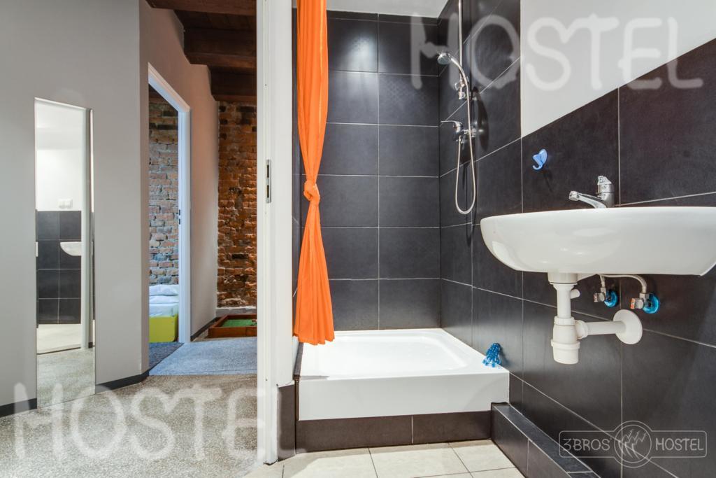 3 Bros' Hostel Cieszyn เชียซึน ภายนอก รูปภาพ