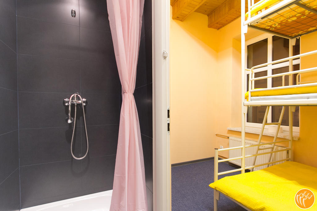 3 Bros' Hostel Cieszyn เชียซึน ภายนอก รูปภาพ