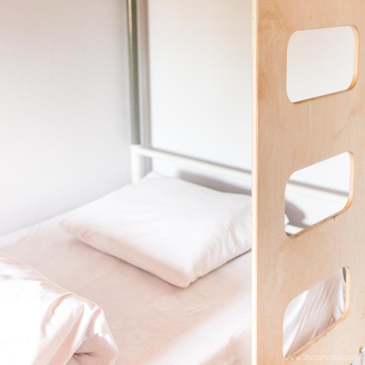 3 Bros' Hostel Cieszyn เชียซึน ภายนอก รูปภาพ